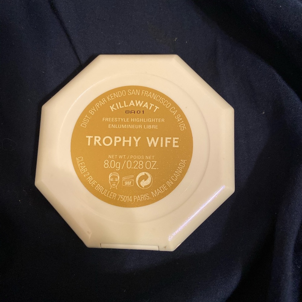 Fenty Beauty Trophy Wife highlighter